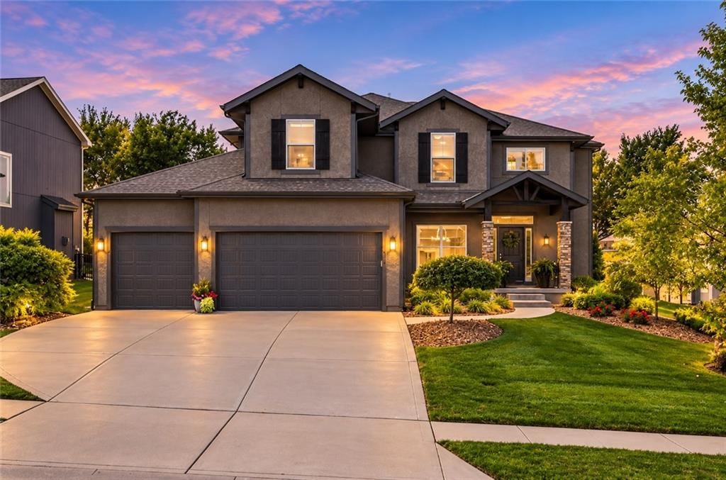 8810 W 165th Terrace, Overland Park, KS