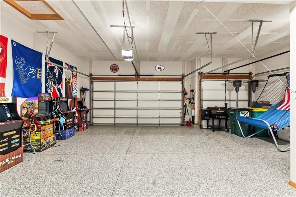 Photo 22 of 51, 8810 W 165th Terrace, Overland Park, KS 66085