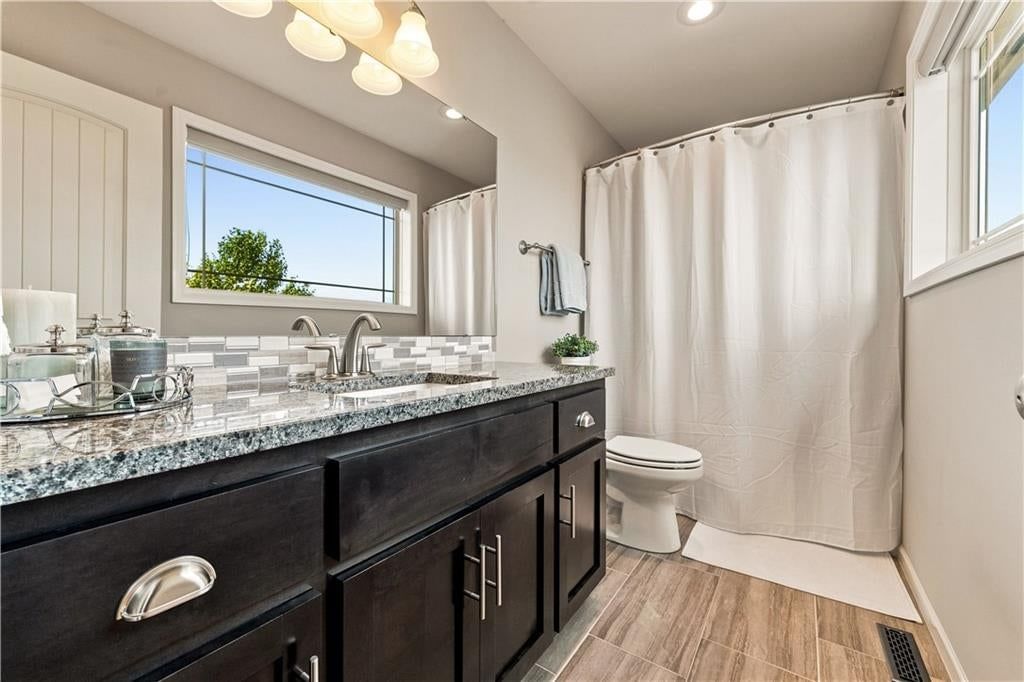 Photo 31 of 51, 8810 W 165th Terrace, Overland Park, KS 66085