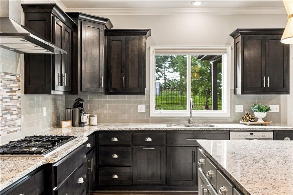 Photo 17 of 51, 8810 W 165th Terrace, Overland Park, KS 66085