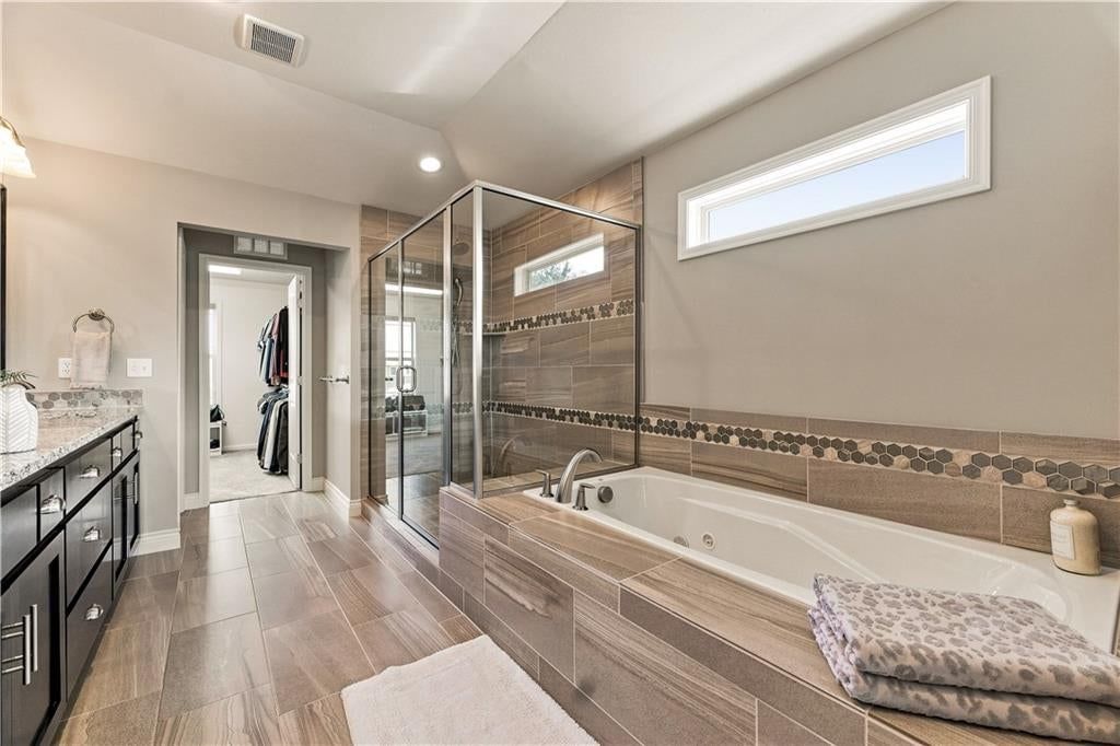Photo 33: freestanding tub, 8810 W 165th Terrace, Overland Park, KS 66085