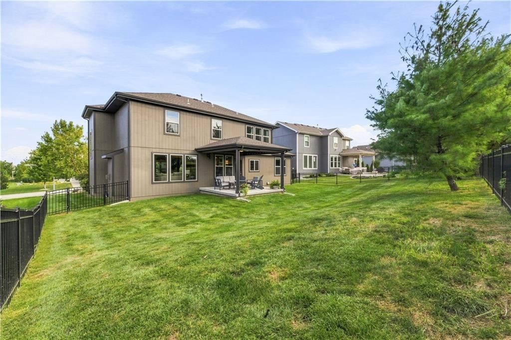 Fenced yard at 8810 W 165th Terrace, Overland Park, KS 66085