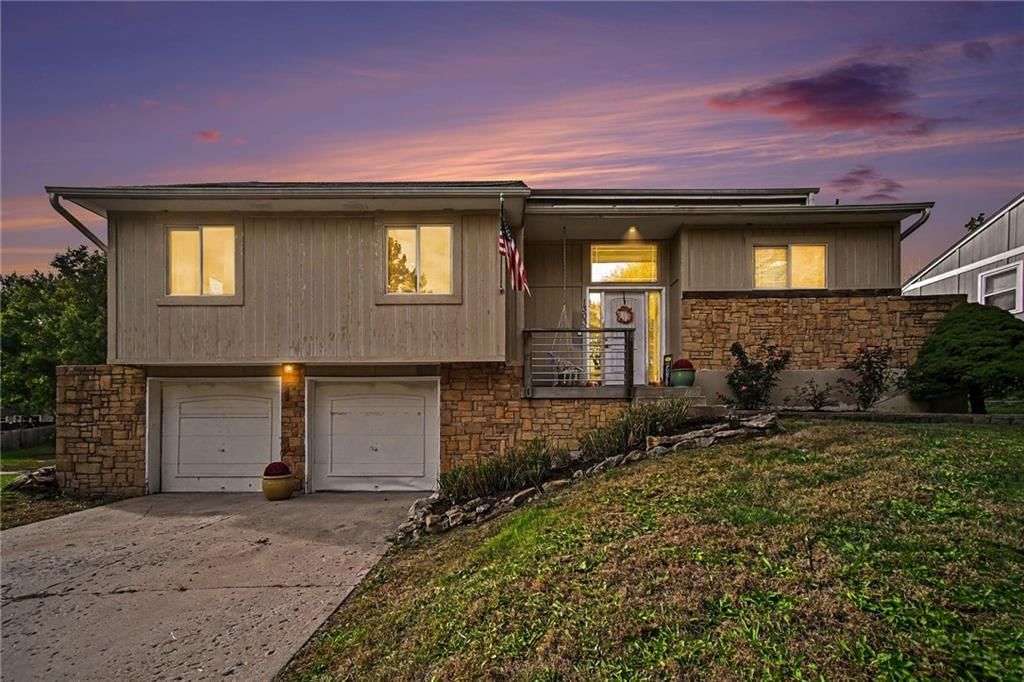 13036 S Raintree Drive, Olathe, KS: listing photo 2