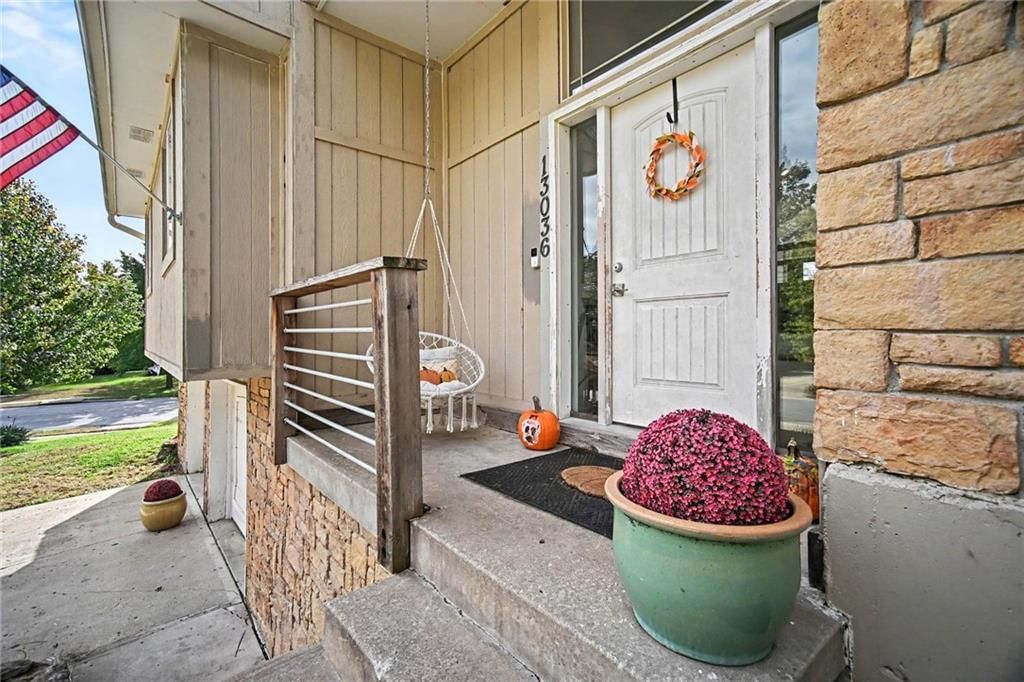 13036 S Raintree Drive, Olathe, KS: listing photo 3