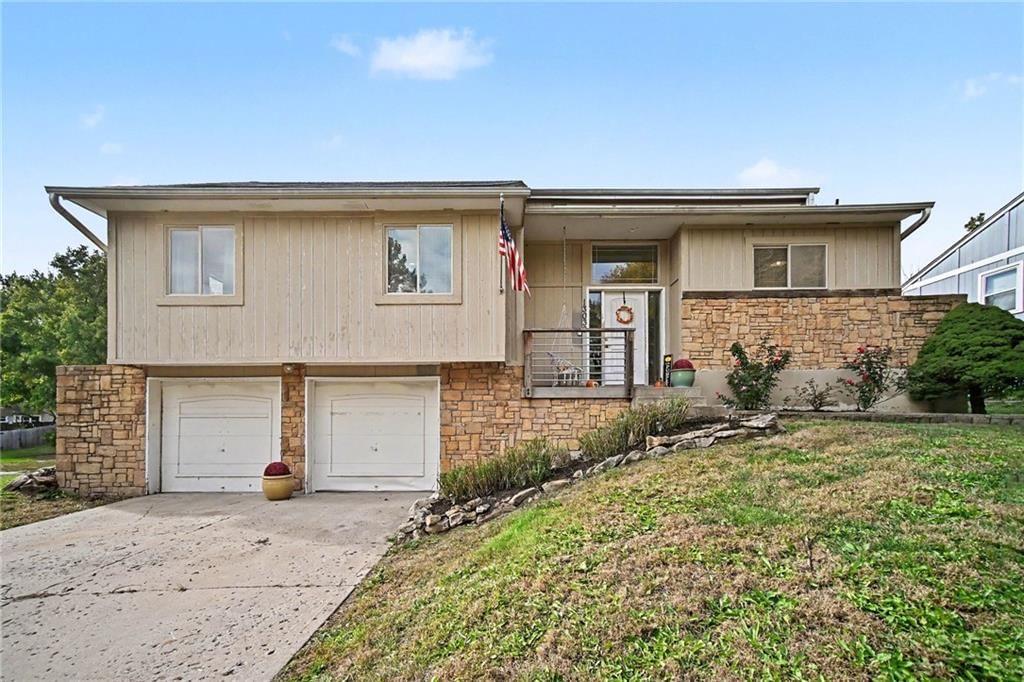 13036 S Raintree Drive, Olathe, KS