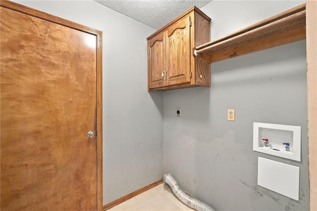 Photo 13 of 36 - 18107 E 51st Street Court, Independence, MO 64055