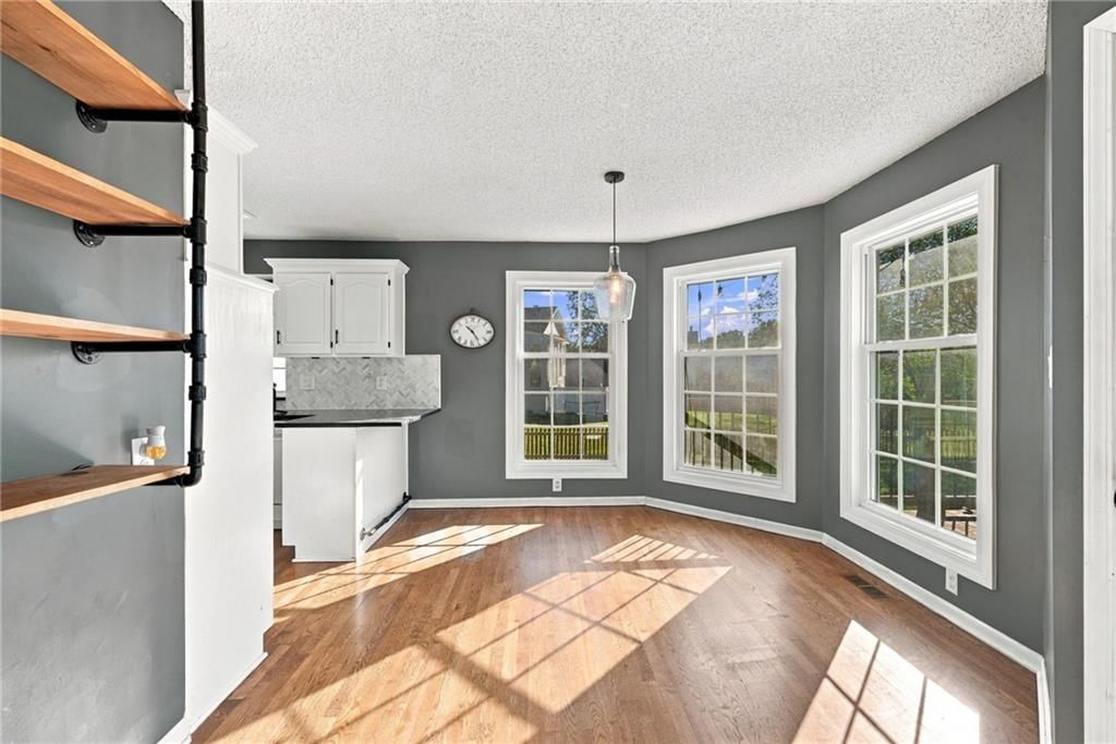 Breakfast nook at 18107 E 51st Street Court, Independence, MO 64055