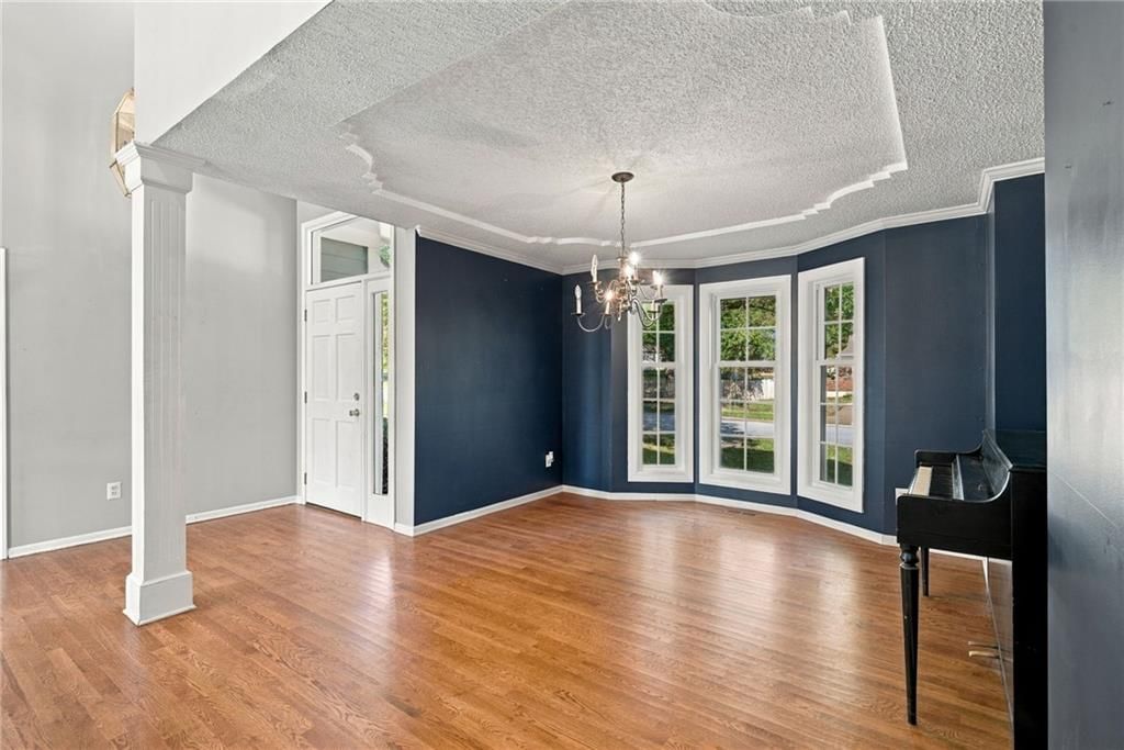 Statement lighting at 18107 E 51st Street Court, Independence, MO 64055