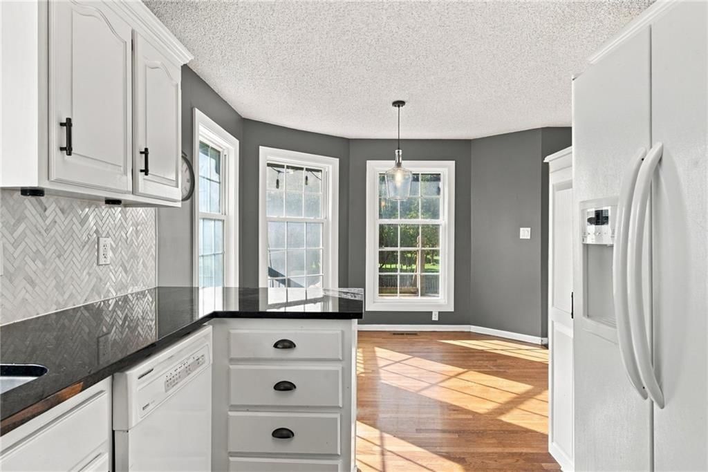 Photo 11 of 36 - 18107 E 51st Street Court, Independence, MO 64055