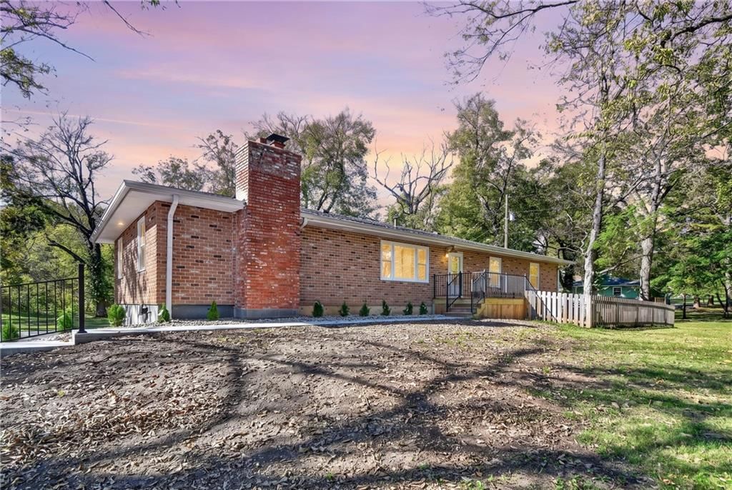 787 E State Route J Highway, Peculiar, MO: listing photo 3