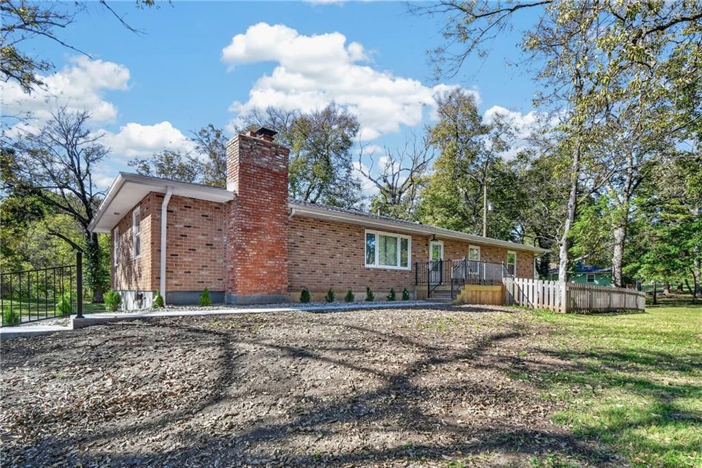 787 E State Route J Highway, Peculiar, MO: listing photo 2