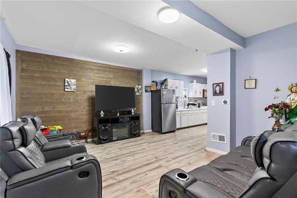 Photo 6 of 19 - 2610 Cypress Avenue
