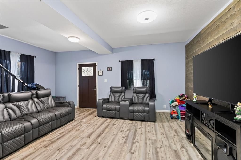 Photo 5 of 19 - 2610 Cypress Avenue