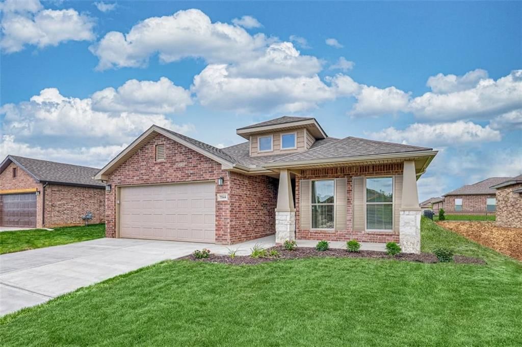 18565 W 195th Terrace, Spring Hill, KS: listing photo 3