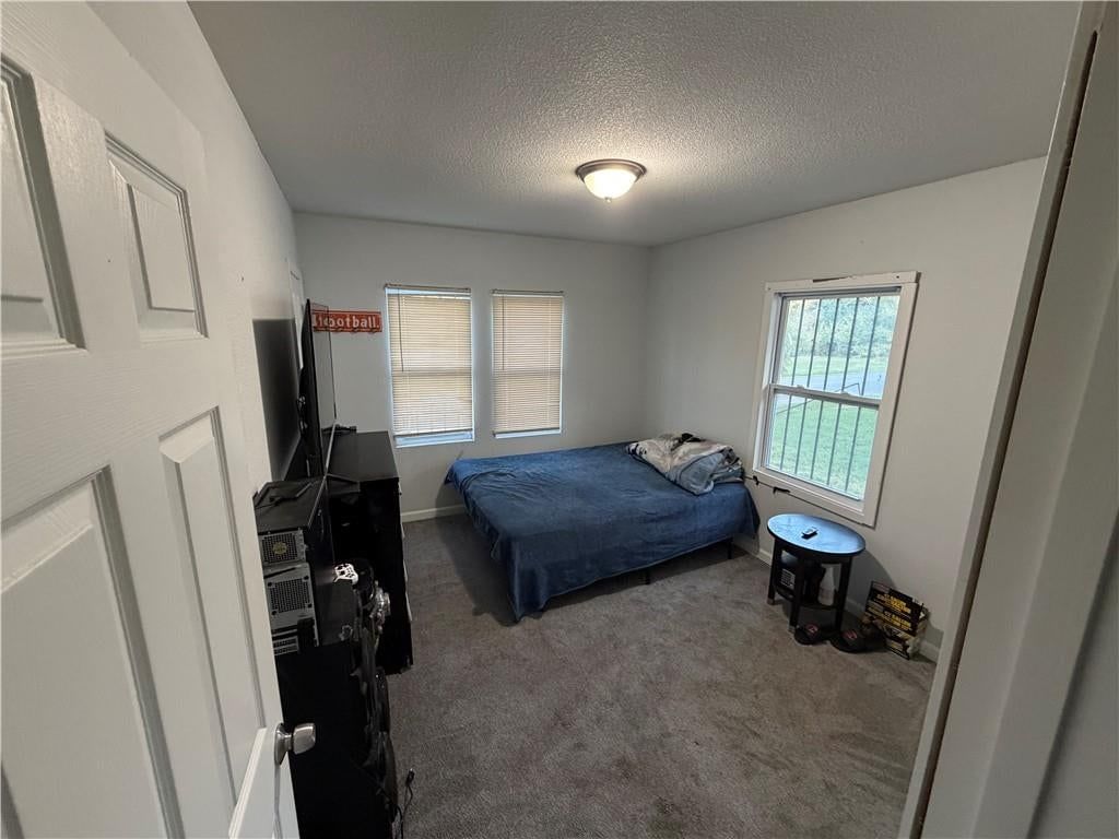 Photo 5 of 24 - 6664 Paseo Boulevard, Kansas City, MO 64132