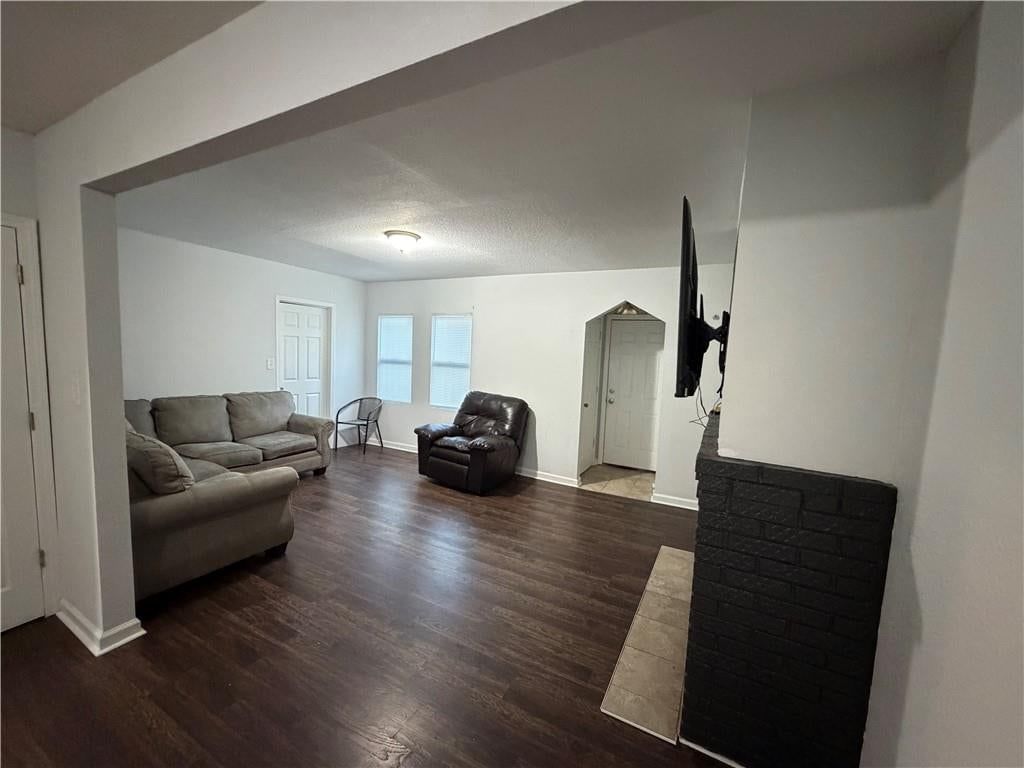 Photo 11 of 24 - 6664 Paseo Boulevard, Kansas City, MO 64132
