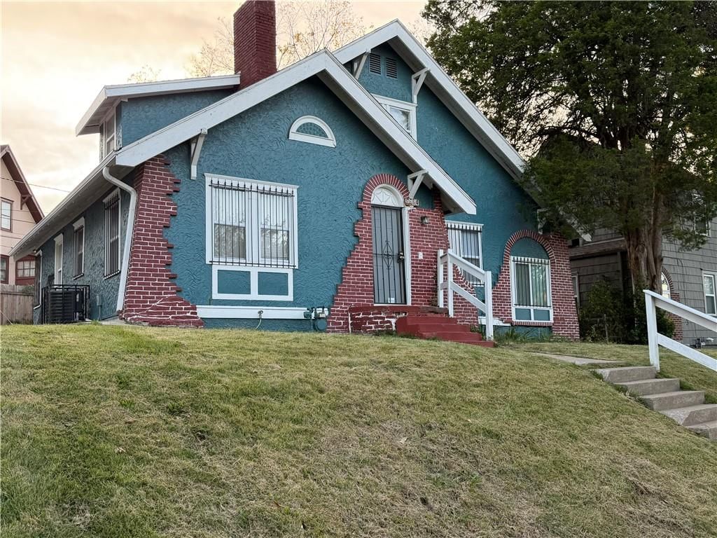 6664 Paseo Boulevard, Kansas City, MO: listing photo 2