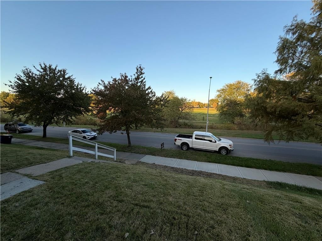 Photo 4 of 24 - 6664 Paseo Boulevard, Kansas City, MO 64132