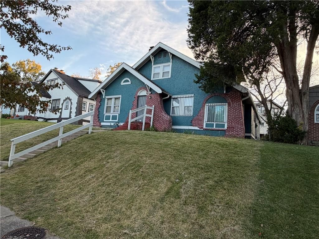 6664 Paseo Boulevard, Kansas City, MO: listing photo 3