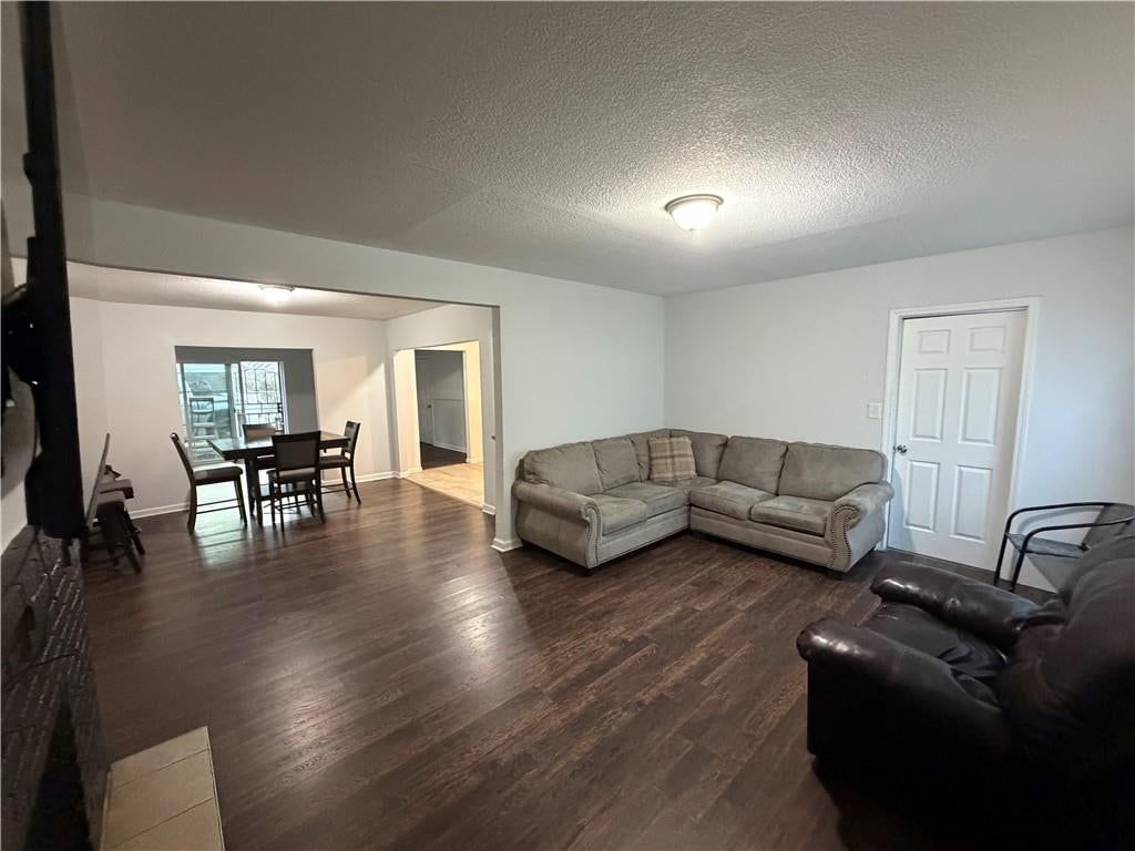 Photo 10 of 24 - 6664 Paseo Boulevard, Kansas City, MO 64132