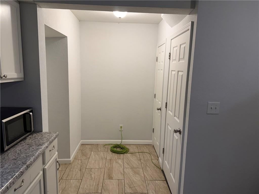 Photo 13 of 24 - 6664 Paseo Boulevard, Kansas City, MO 64132
