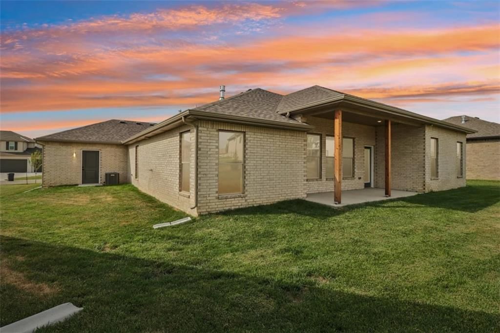 18430 W 195th Terrace, Spring Hill, KS: listing photo 2