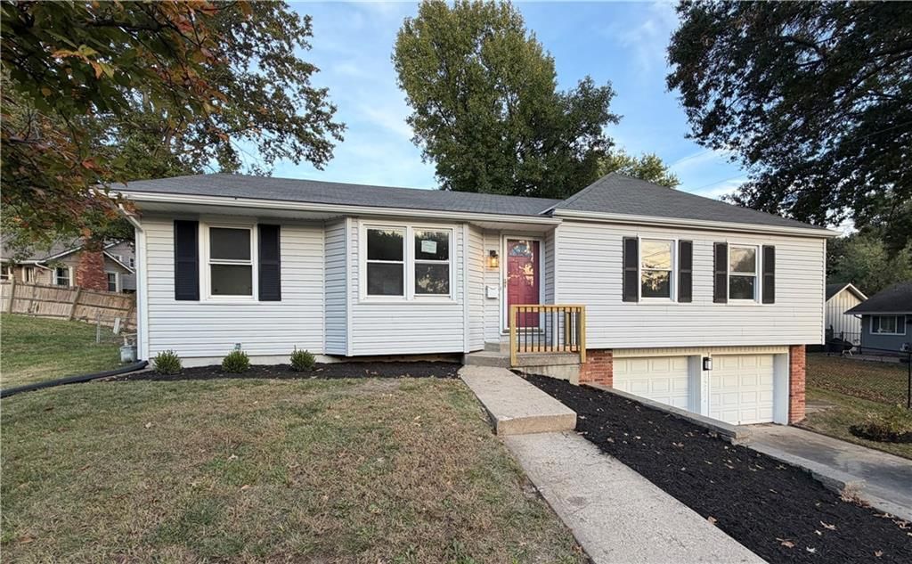 8241 Grandview Street, Overland Park, KS