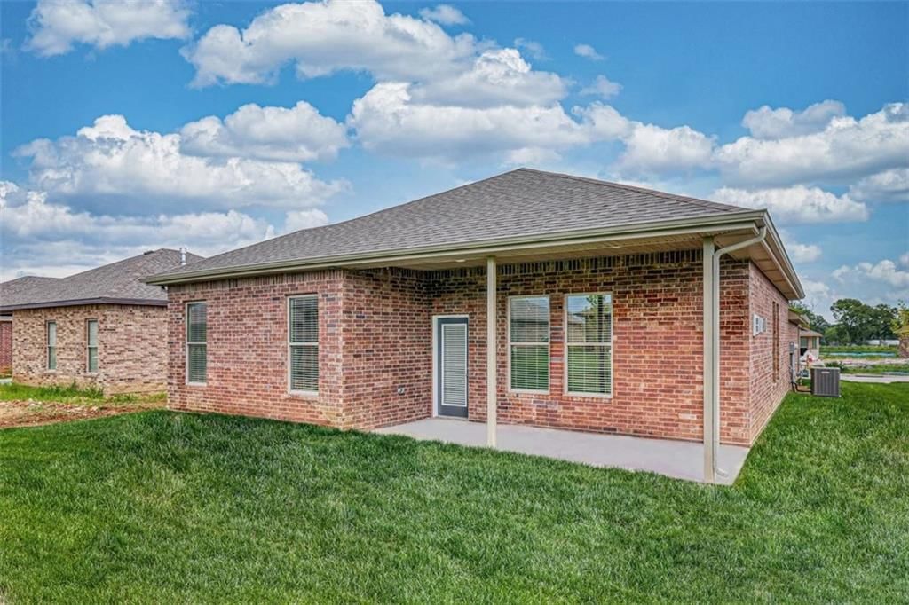 18465 W 195th Terrace, Spring Hill, KS: listing photo 3