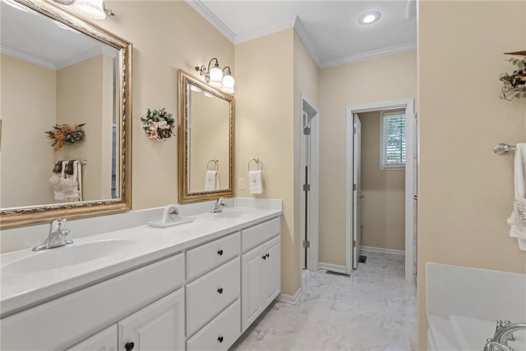 Photo 17 of 51, 16008 Kessler Street, Overland Park, KS 66085