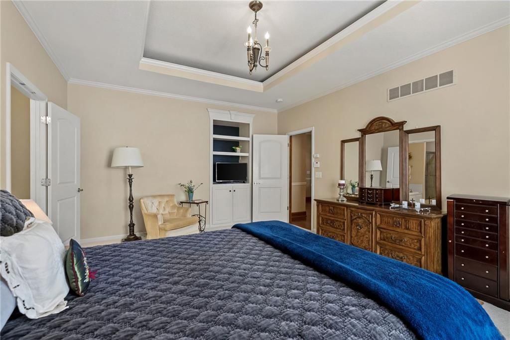 Photo 16 of 51 - 16008 Kessler Street, Overland Park, KS 66085