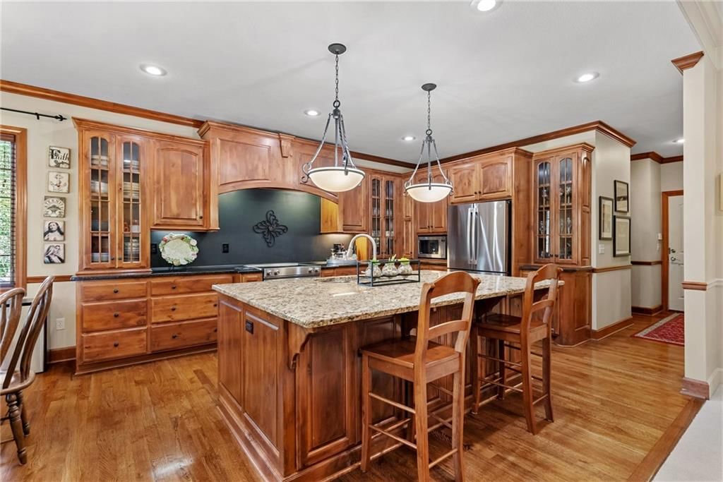 16008 Kessler Street, Overland Park, KS: listing photo 2