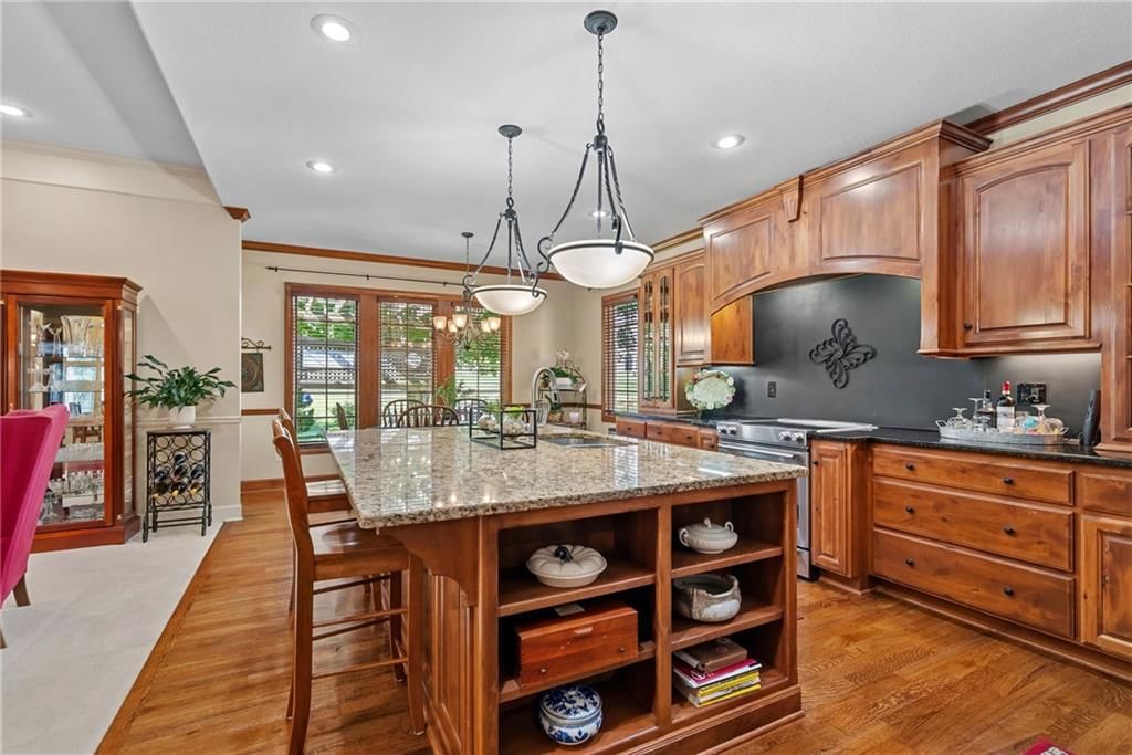 Photo 12 of 51 - 16008 Kessler Street, Overland Park, KS 66085