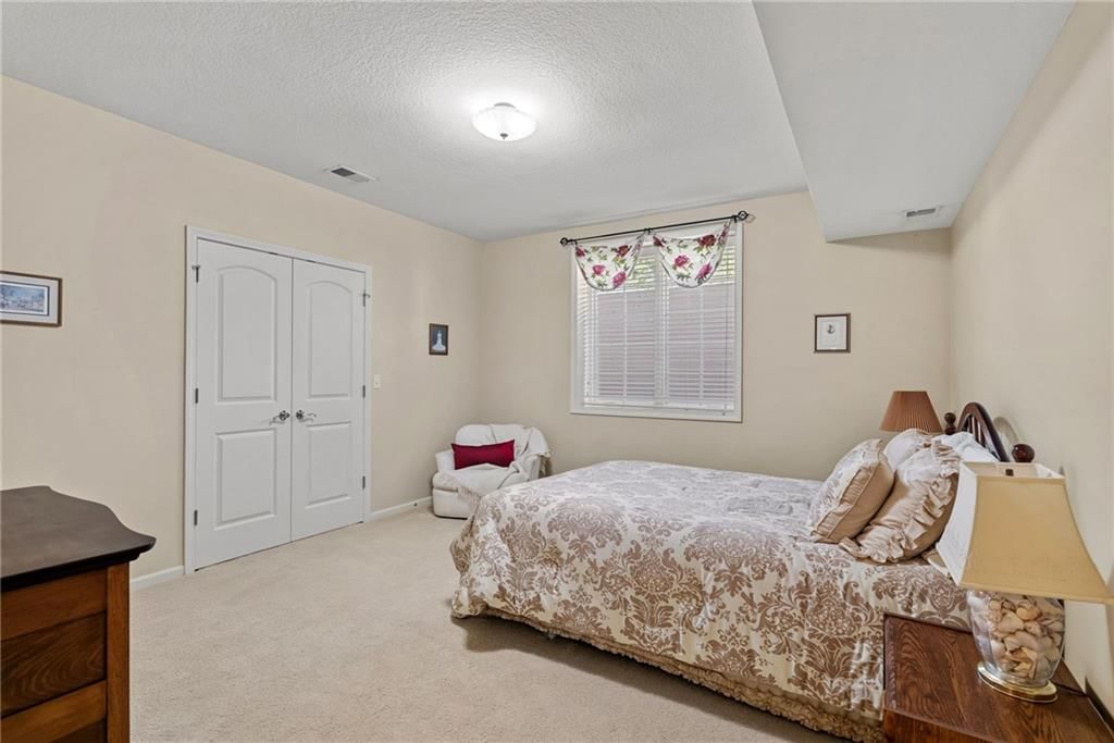 Photo 32 of 51 - 16008 Kessler Street, Overland Park, KS 66085
