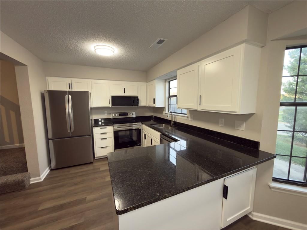506 NE 6th Street, Blue Springs, MO: listing photo 3