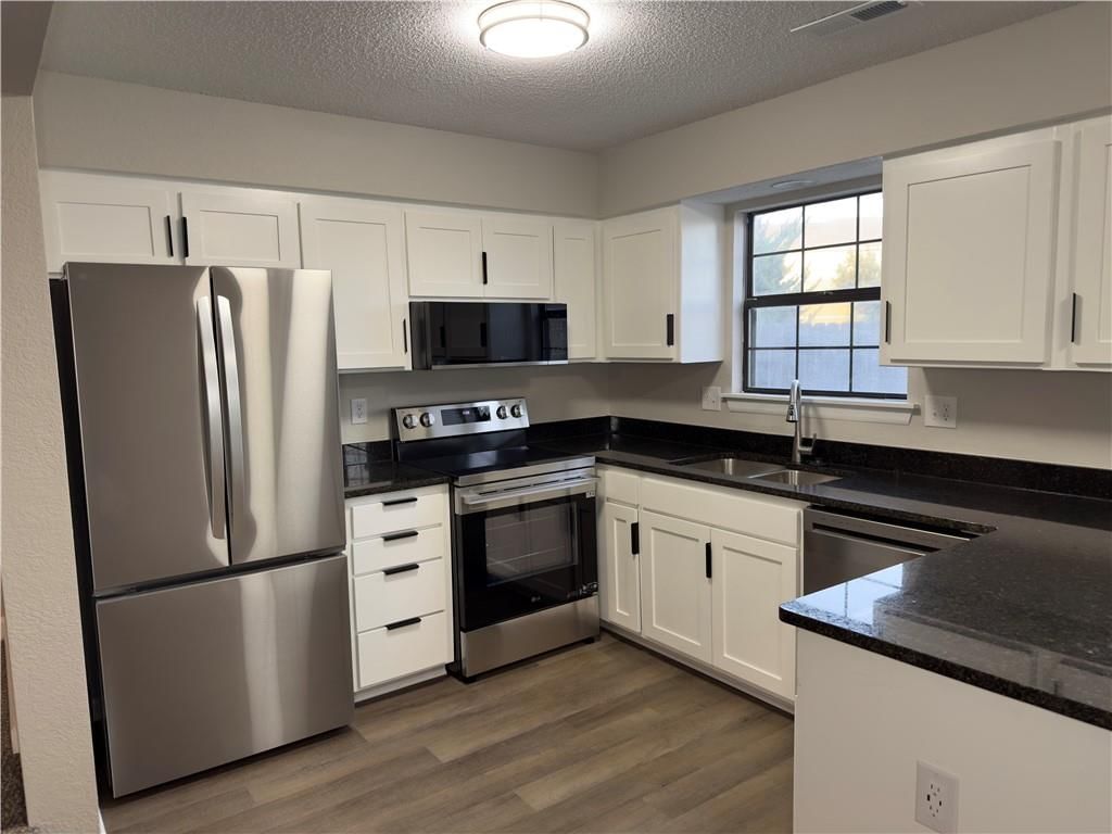 506 NE 6th Street, Blue Springs, MO: listing photo 2