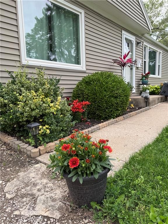 9508 HASKINS Street, Lenexa, KS: listing photo 2