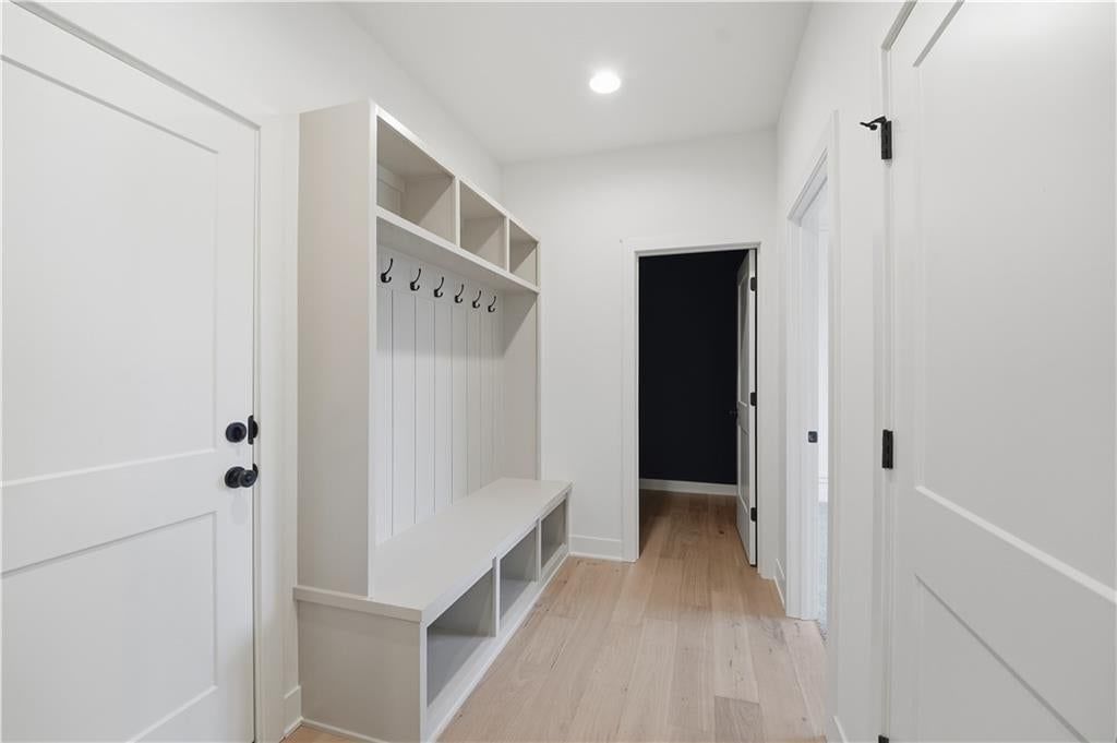 Photo 11 of 30 - 18370 W 195th Street