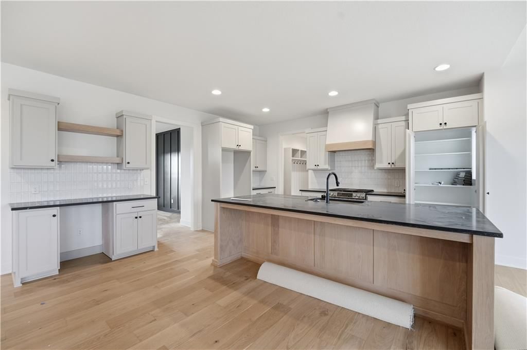 Photo 8 of 30 - 18370 W 195th Street