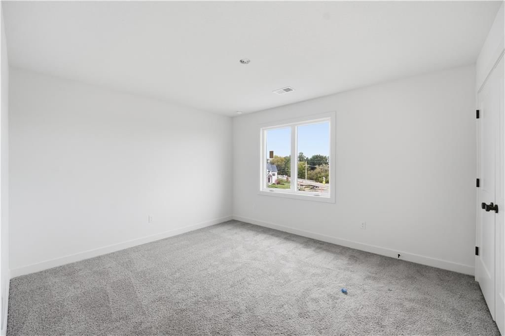 Photo 22 of 30 - 18370 W 195th Street