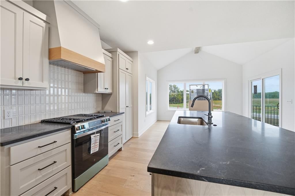 Photo 10 of 30 - 18370 W 195th Street