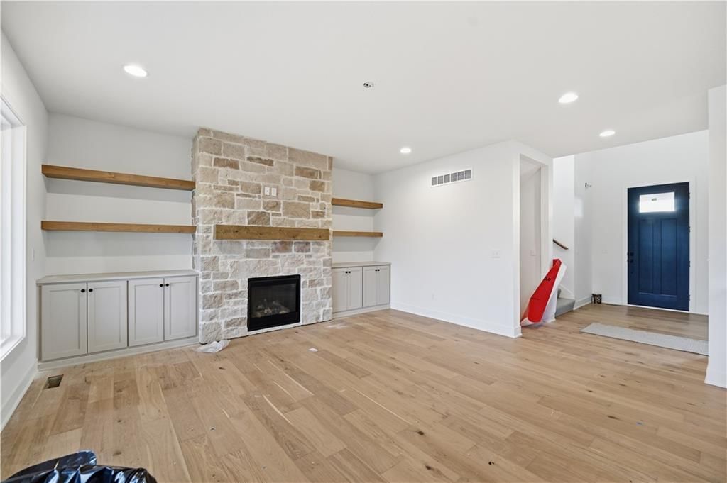 Photo 7 of 30 - 18370 W 195th Street