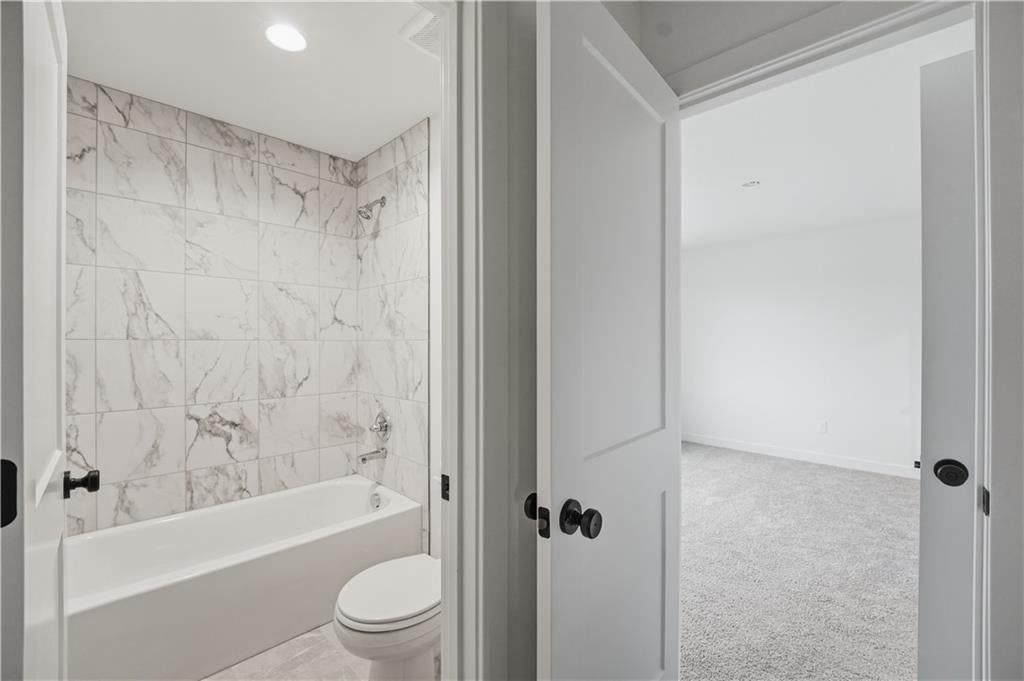 Photo 24 of 30 - 18370 W 195th Street