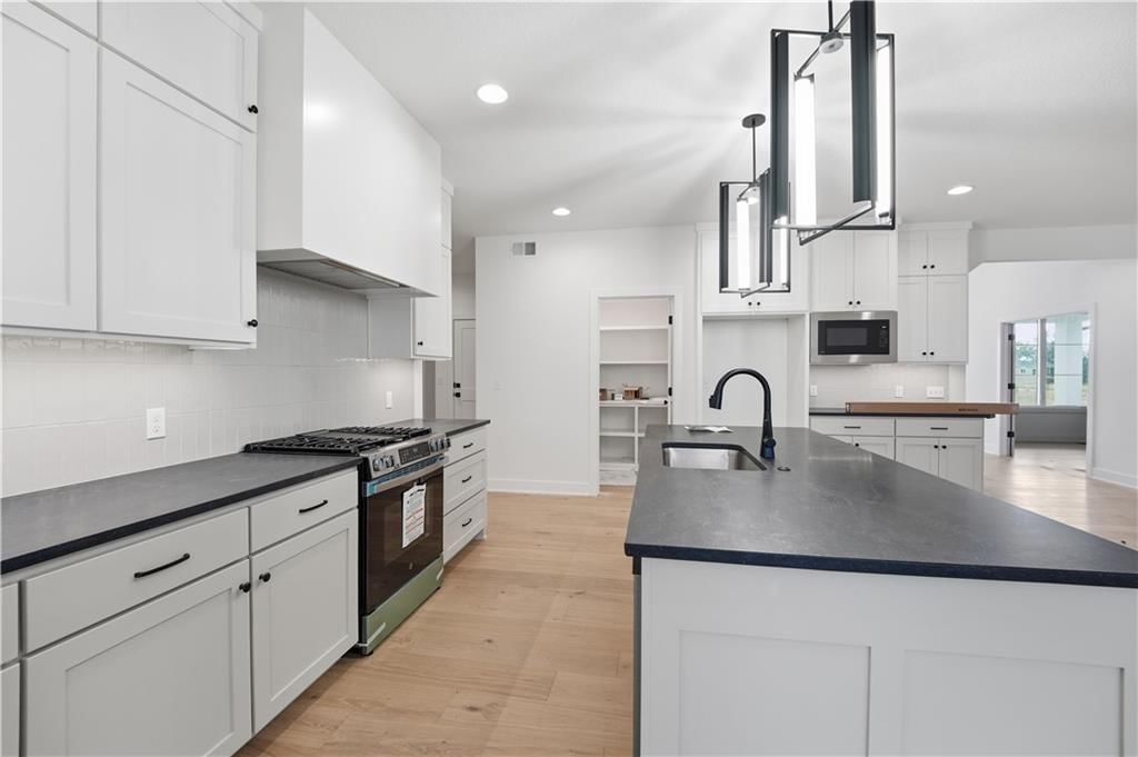 Photo 13 of 52 - 18640 W 195th Street