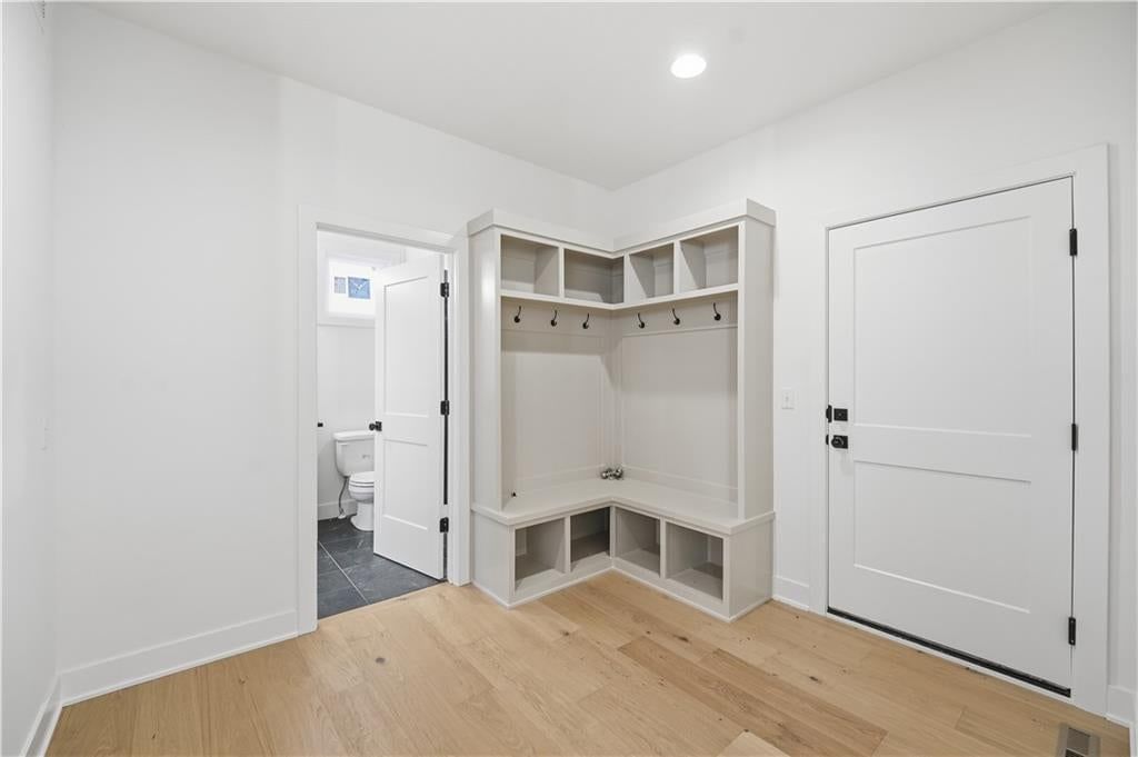 Photo 17 of 52 - 18640 W 195th Street