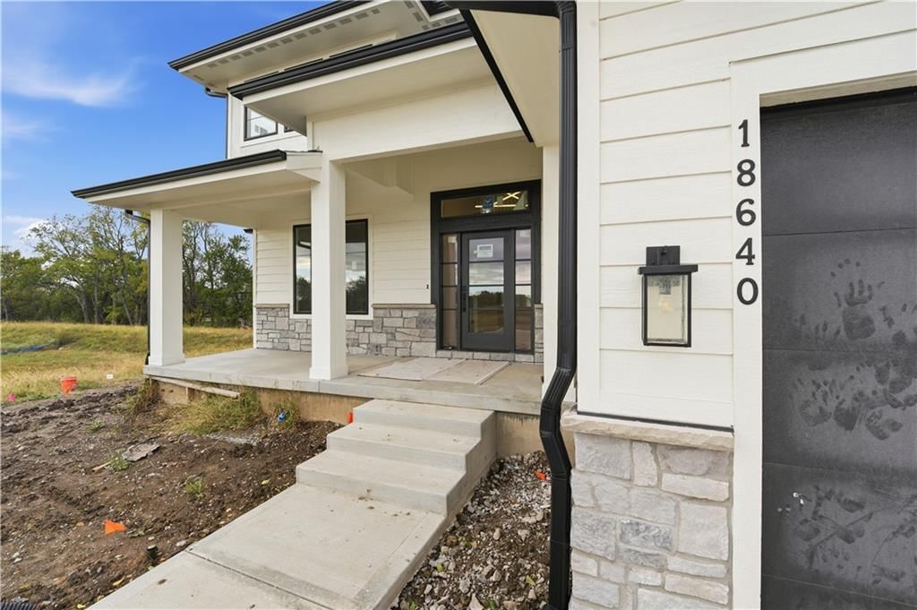 18640 W 195th Street, Spring Hill, KS: listing photo 2