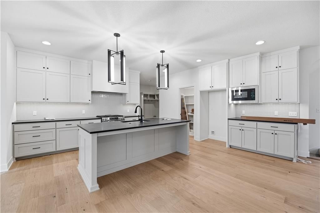 Photo 12 of 52 - 18640 W 195th Street