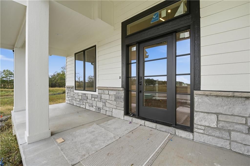 18640 W 195th Street, Spring Hill, KS: listing photo 3