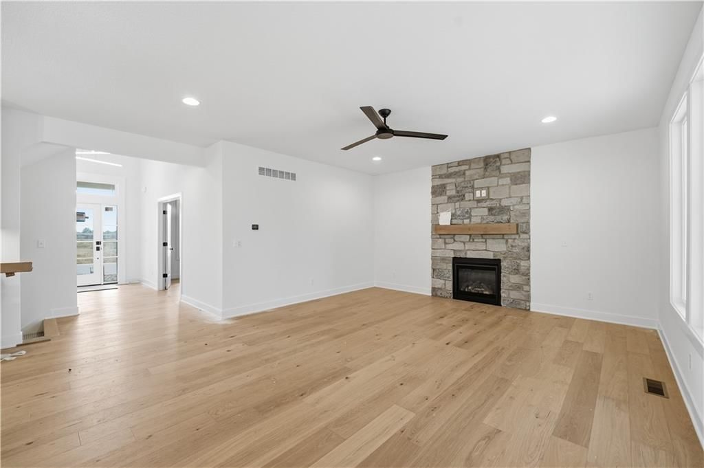 Photo 11 of 52 - 18640 W 195th Street