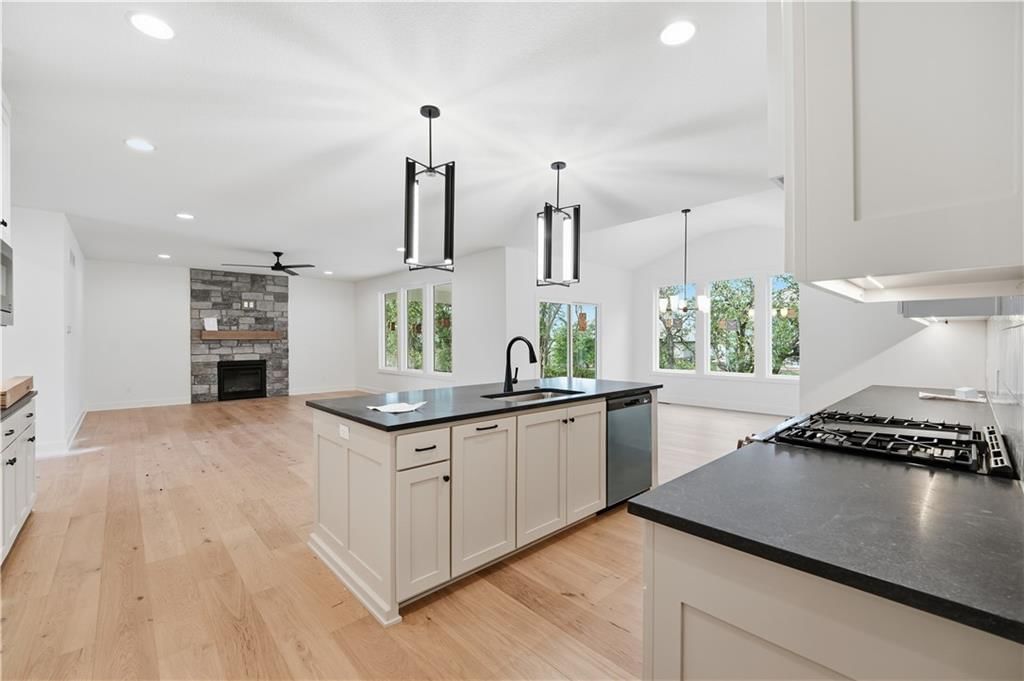 Photo 14 of 52 - 18640 W 195th Street