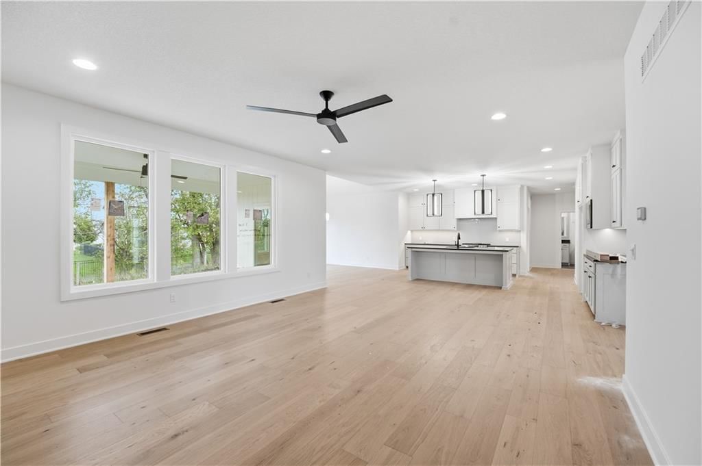 Photo 15 of 52 - 18640 W 195th Street